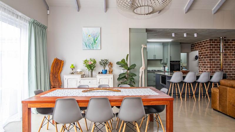 4 Bedroom Property for Sale in Sandbaai Western Cape